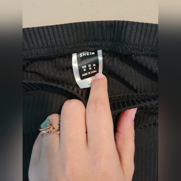 Runched skirt - Picture 2 of 3